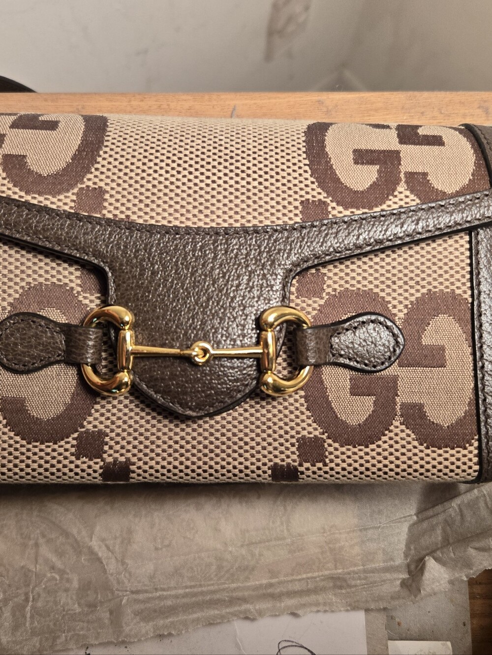 Gucci Brown GG Supreme Canvas Shoulder Bag with Gold Horsebit - Picture 2 of 9